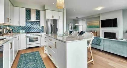 Clean & bright + Close 2 spa/parks & GREAT for kids
