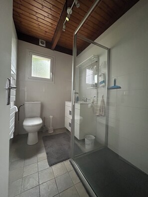 Hair dryer, towels - Charmante Maison, en Bordure de Mer, au Style Marin (Plounéour-Brignogan-plages)