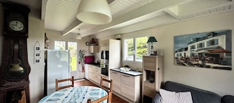 Charmante Maison, en Bordure de Mer, au Style Marin