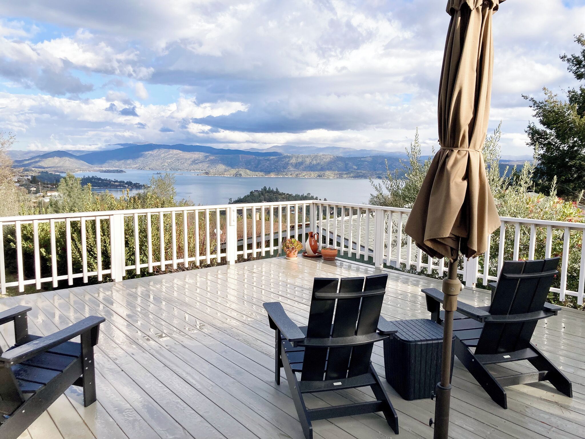 Beautiful home in Kelseyville with lake view, minutes from Wine Country
