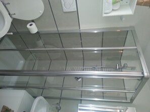 Doccia, asciugacapelli, bidet, asciugamani