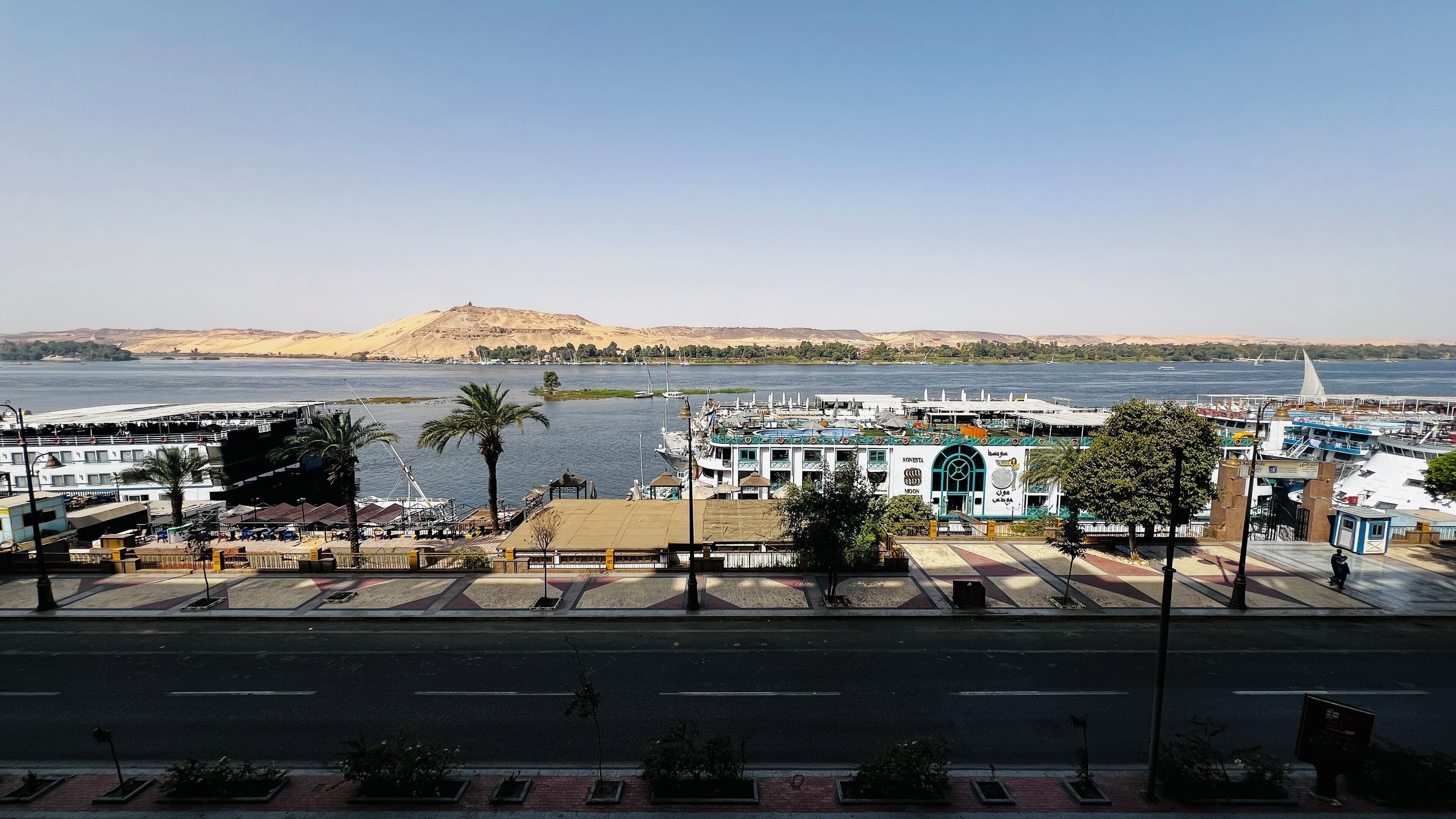 إط لالة على المياه