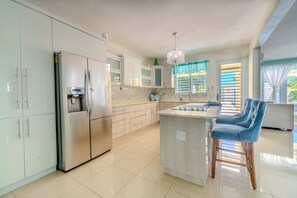 Fridge, microwave, oven, stovetop - Paradise in Aguadilla W/Private pool (Aguadilla)