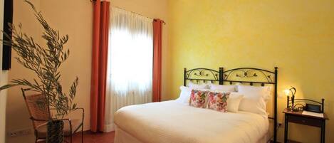 5 bedrooms, WiFi, bed sheets