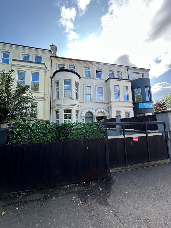 Fachada del alojamiento