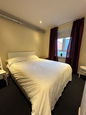 City Apartment, 2 Bedrooms | Iron/ironing board, cribs/infant beds, free WiFi, bed sheets - Welly Self Service (Belfast)