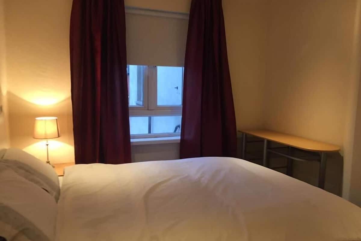 2 bedrooms, iron/ironing board, cribs/infant beds, free WiFi