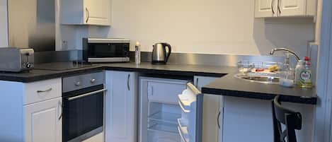 City Apartment, 2 Bedrooms | Private kitchen