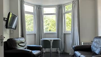 City Apartment, 2 Bedrooms | Living area
