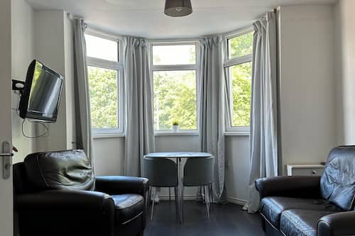 City Apartment, 2 Bedrooms | Living area