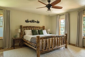 3 bedrooms, desk, iron/ironing board, travel cot - Pines & Peaks Cabin | 10 min to RMNP | Hot tub (Allenspark)