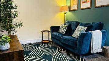 Superior Double Room, Ensuite, Courtyard View | Lounge