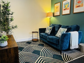 Superior Double Room, Ensuite, Courtyard View | Lounge - The Red Lion (Spalding)