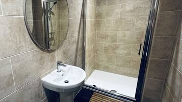 Superior Double Room, Ensuite, Courtyard View | Shared kitchen
