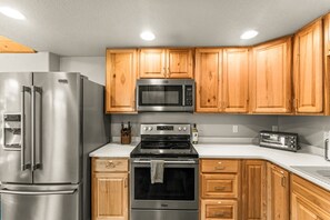 Refrigerador, microondas, horno, placa de cocina