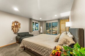 3 chambres, bureau, fer et planche à repasser, lit parapluie