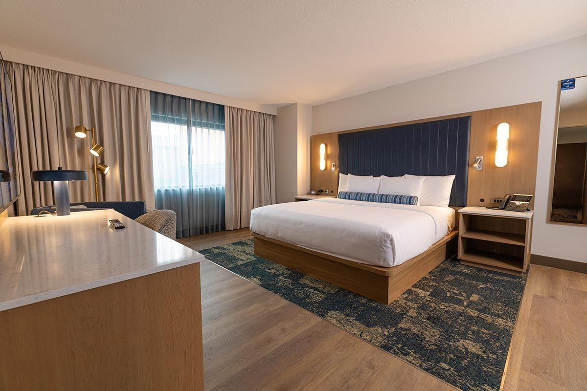 Buffalo Tower Non-Smoking King | Caja de seguridad en la habitación y escritorio 