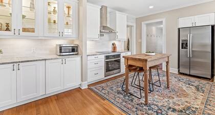 Relax in Historic Downtown Burlington | The Fogleman House | Minutes from Elon