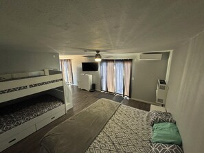 1 chambre, lit parapluie, Wi-Fi, draps fournis