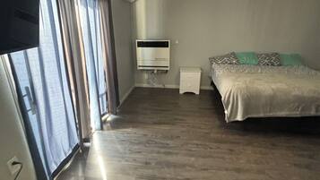 1 多间卧室、旅行婴儿床、WiFi、床单