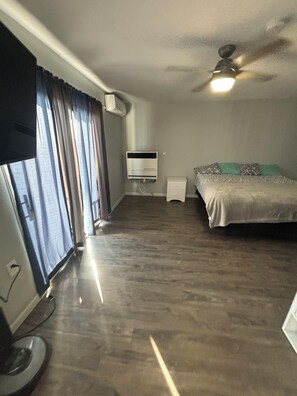 1 bedroom, travel cot, WiFi, bed sheets - Escape to Lake Oahe: Breathtaking Views, Boat Ramp Near & Vast Hunting Grounds (Fort Pierre)