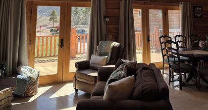 Mountain Valley Paradise- stunning retreat nestled in the heart of the San Juans