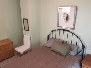 2 bedrooms, iron/ironing board, free WiFi, bed sheets - Seaside Retreat, Steps to the Beach, Pet Friendly, Huge Porch (Folly Beach)