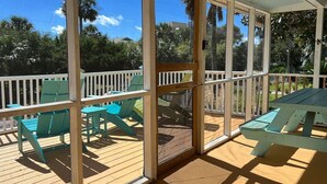Property grounds - Sweet Tea, Steps to Beach, WiFi, Pet Friendly (Folly Beach)