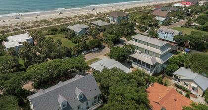 Sweet Tea, Steps to Beach, WiFi, Pet Friendly