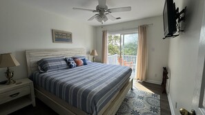 5 bedrooms, iron/ironing board, free WiFi, bed sheets - “Crescent Moon” - 5BR – established, top rated, dog friendly, 5 min walk to beach! (Folly Beach)