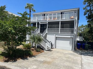 Exterior - “Crescent Moon” - 5BR – established, top rated, dog friendly, 5 min walk to beach! (Folly Beach)