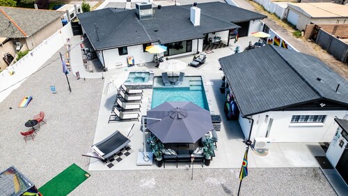 Gay owned fully renovated casita relaxation. Private and clothing optional.