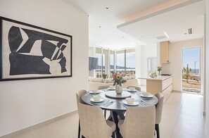 Deluxe Condo, Sea View | In-room dining - Costa Divina A1 (Puerto Peñasco)