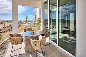 Deluxe-Apartment, Meerblick | Terrasse/Patio