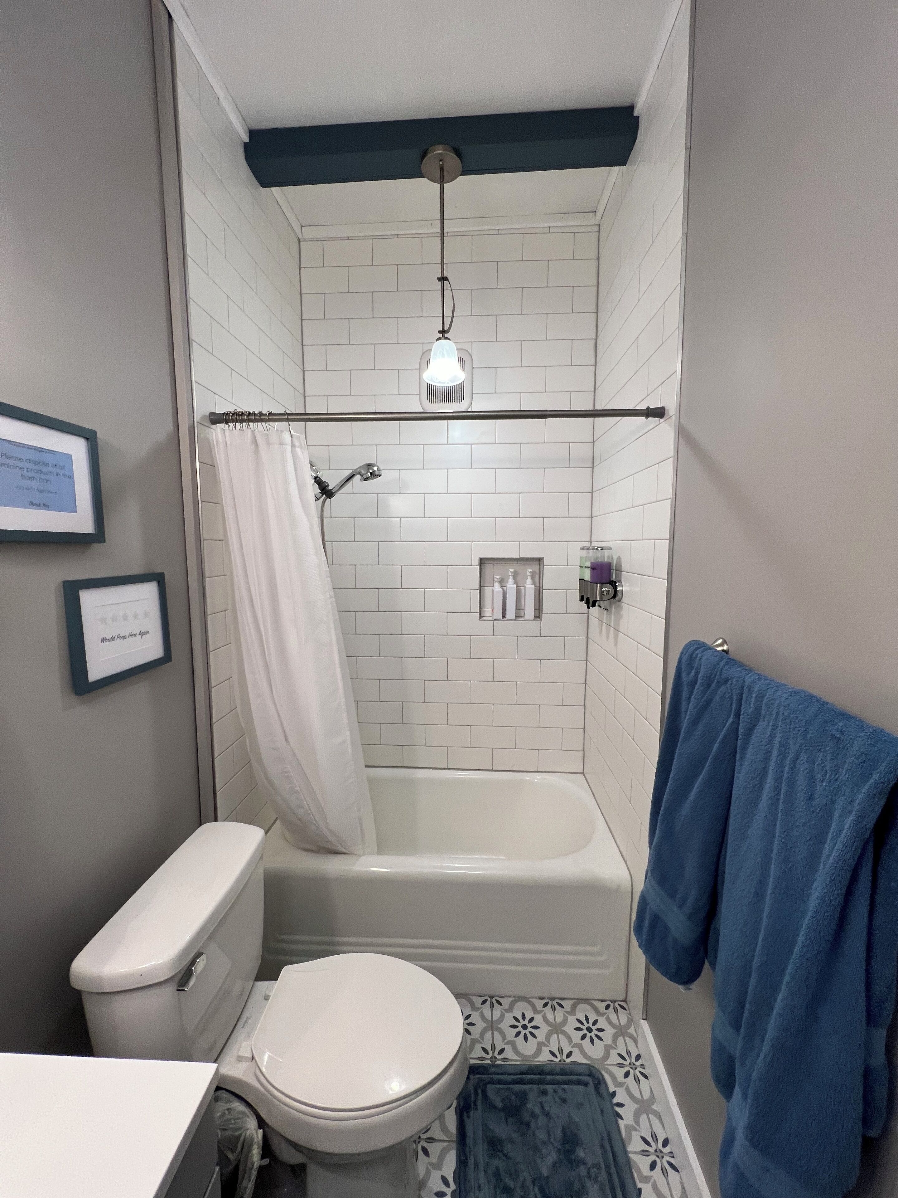 Cozy vintage apartment only blocks from downtown. 