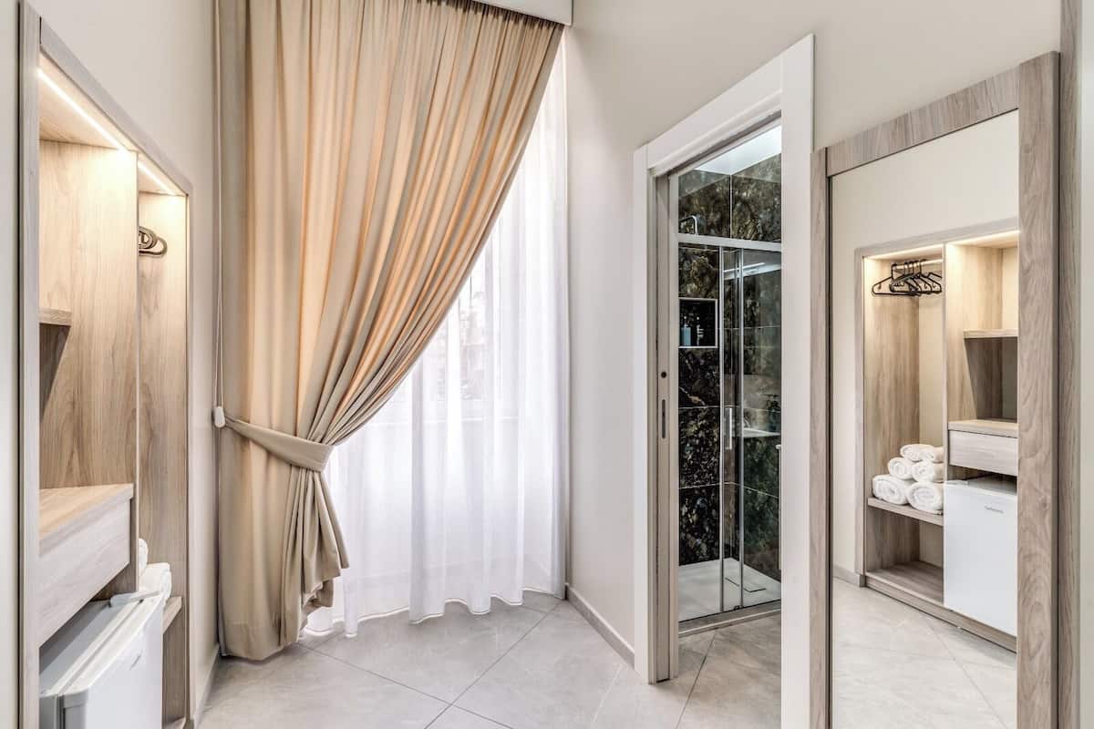 1 bedroom, in-room safe, blackout curtains, free WiFi