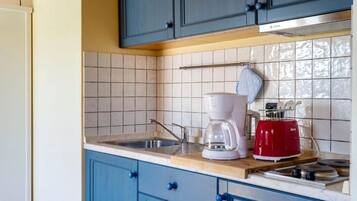 Réfrigérateur, plaque de cuisson, cafetiÚre/bouilloire