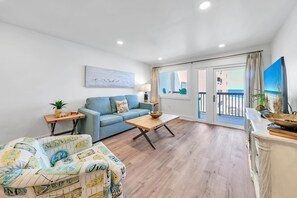 Appart'hôtel, 1 très grand lit et 1 canapé-lit (Pinnacle Port B3-408-Emerald Pearl) | Coin séjour