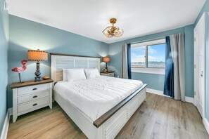 Condo, 1 King Bed with Sofa bed (Pinnacle Port B3-408-Emerald Pearl) | 1 bedroom, WiFi