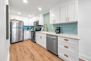 Appart'hôtel, 1 très grand lit et 1 canapé-lit (Pinnacle Port B3-408-Emerald Pearl) | Cuisine privée