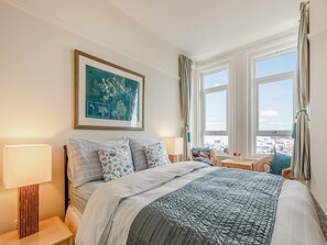5 bedrooms, free WiFi, bed sheets
