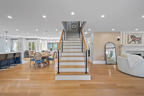 Family getaway.Commuter's Dream.Weddings&Events.Content House.Luxury Smart Home