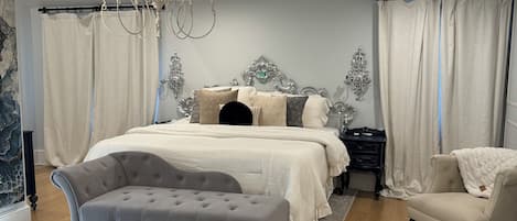 4 多间卧室、办公桌、旅行婴儿床、WiFi