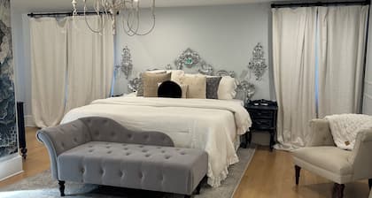 Family getaway.Commuter's Dream.Weddings&Events.Content House.Luxury Smart Home