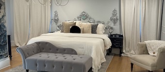 Family getaway.Commuter's Dream.Weddings&Events.Content House.Luxury Smart Home