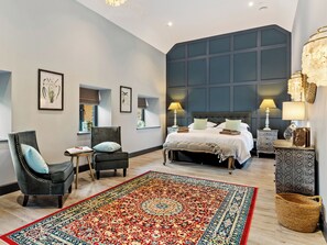 5 bedrooms, free WiFi, bed sheets - The Courtyard - UK47180 (Tanygroes, near Llangrannog)