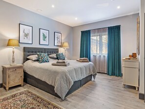 5 bedrooms, free WiFi, bed sheets