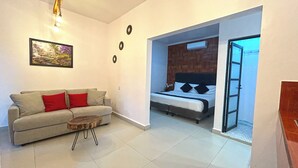 A modern living room with a sofa, a coffee table, and a painting on the wall. - Soi Bacalar (Bacalar)