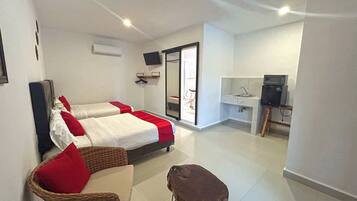 غرفة مزدوجة عادية - منظر للفناء | حمام