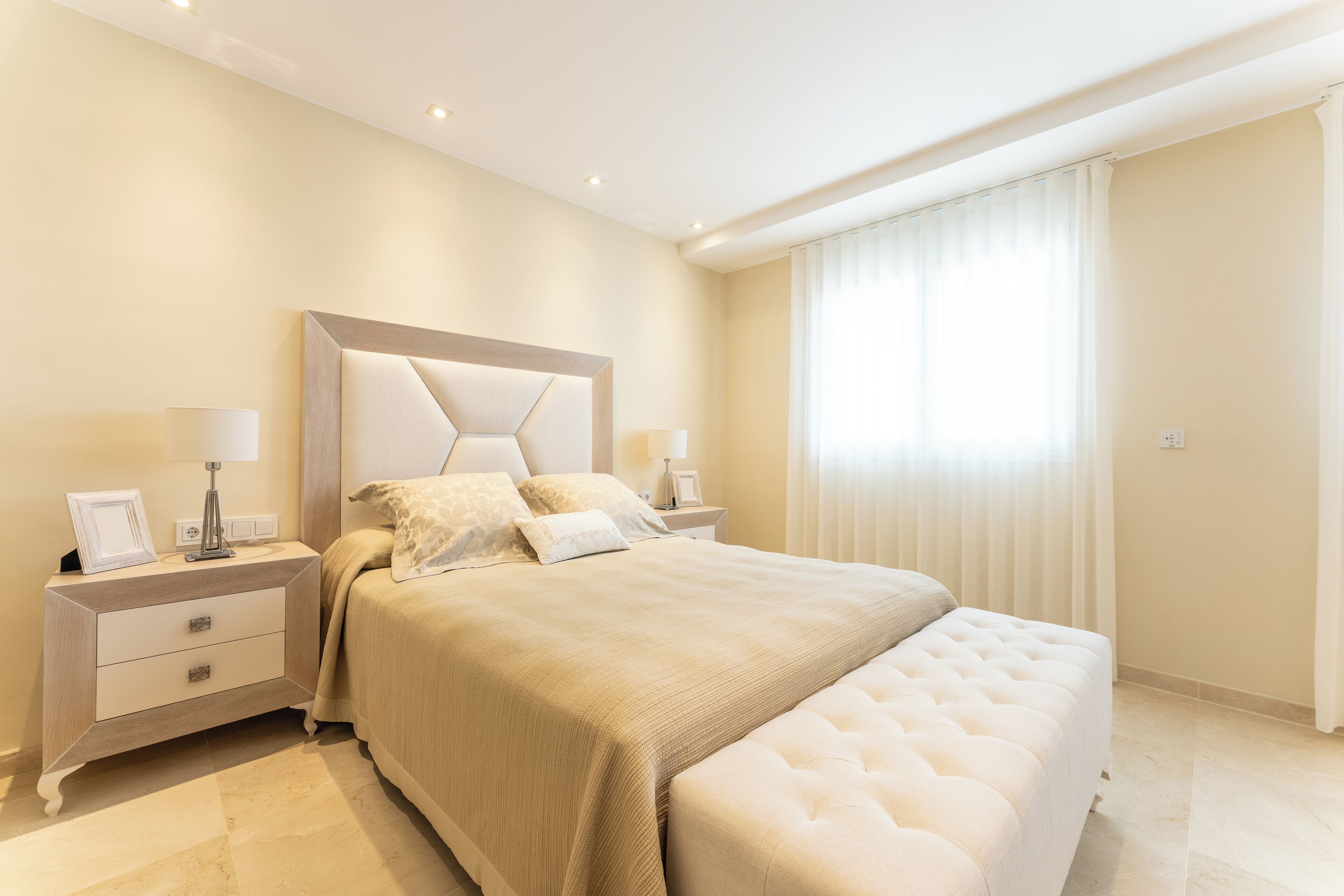 4 dormitorios, caja fuerte, tabla de planchar con plancha